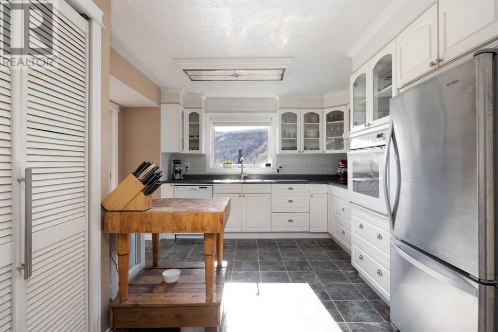 Property at 113 Gardiner Place image 3