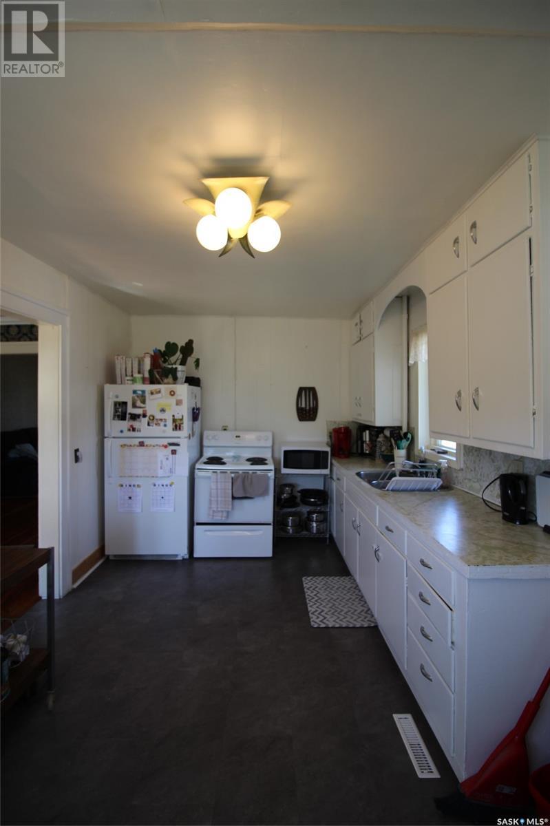223 1st Avenue W, Frontier, Saskatchewan  S0N 0A2 - Photo 4 - SK005395