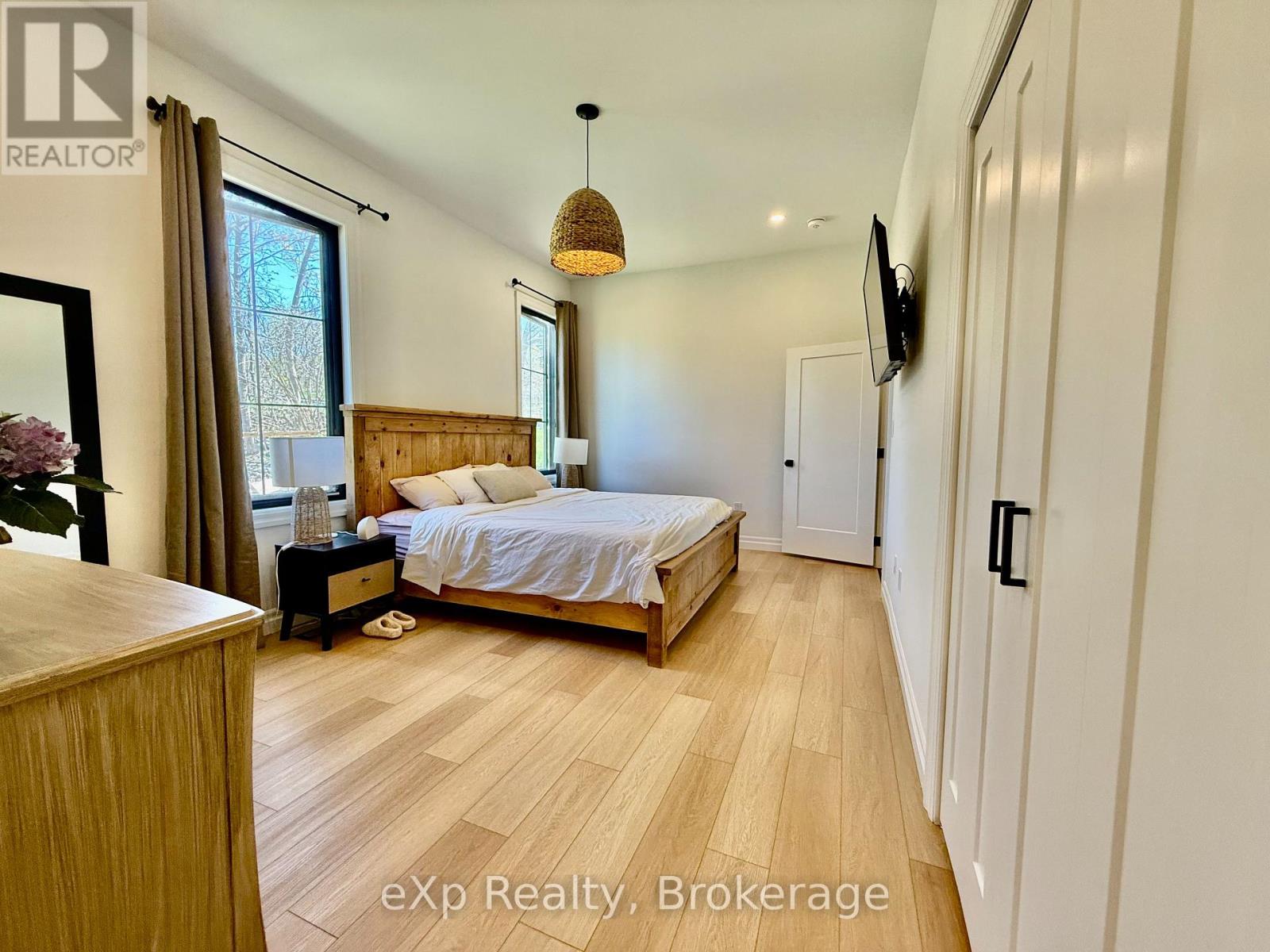 802 Durham Street E, Brockton, Ontario  N0G 2V0 - Photo 9 - X12138704