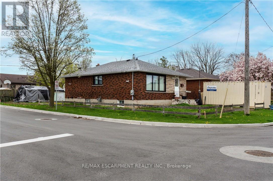 94 Seventh Avenue, Brantford, Ontario  N3S 1B8 - Photo 42 - X12139618