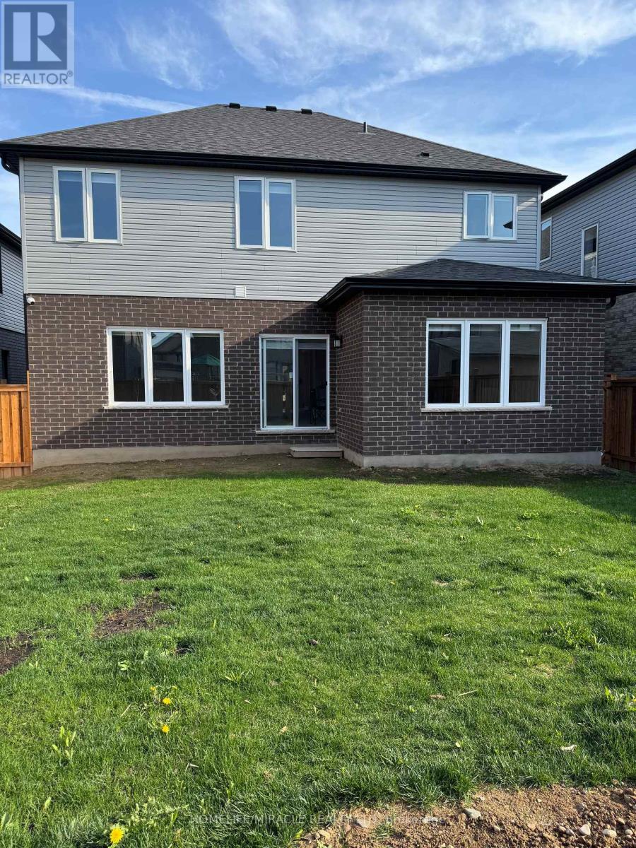 Property at 24 SASS CRESCENT image 3