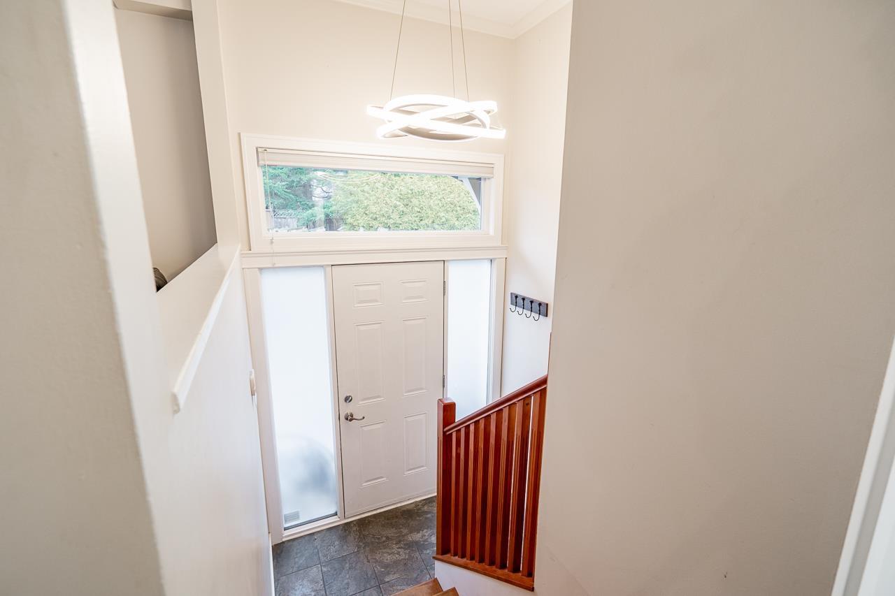 13950 Blackburn Avenue, White Rock, British Columbia  V4B 2Z5 - Photo 24 - R3000980