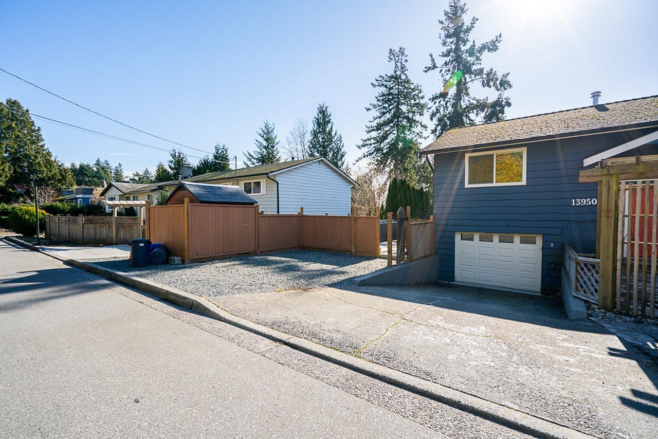 13950 Blackburn Avenue, White Rock, British Columbia  V4B 2Z5 - Photo 2 - R3000980