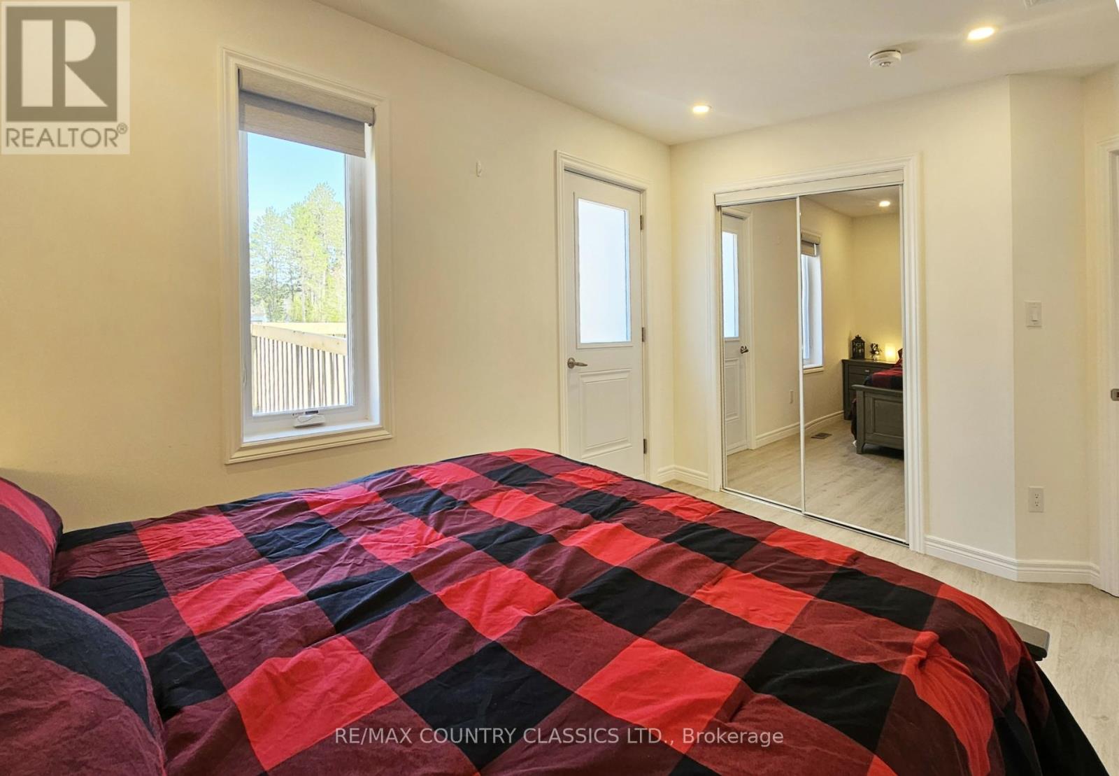 237 Grunwald Road, Madawaska Valley, Ontario  K0J 1B0 - Photo 14 - X12139653