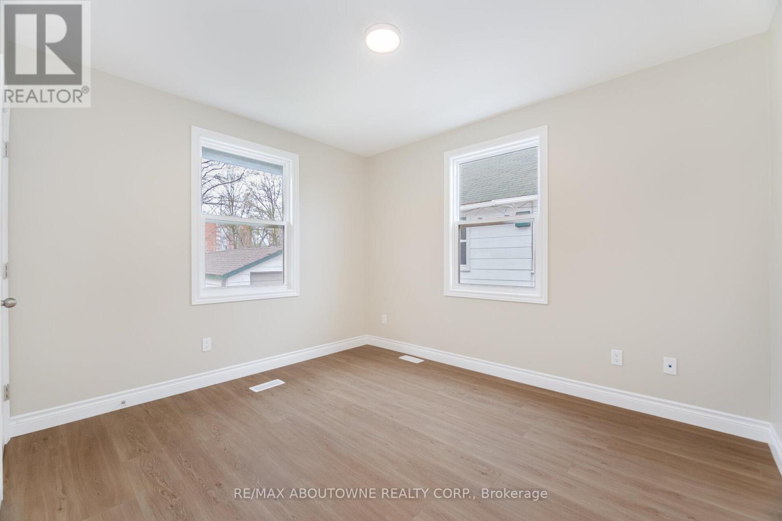 132 Cross Avenue, Oakville, Ontario  L6J 2W6 - Photo 12 - W12139657