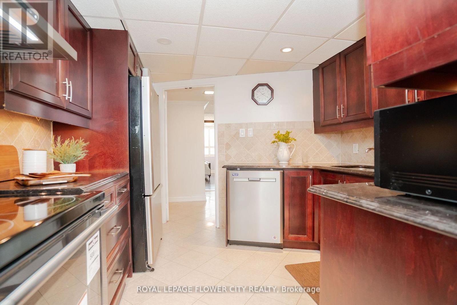 801 - 3650 Kaneff Crescent, Mississauga, Ontario  L5A 4A1 - Photo 16 - W12139673