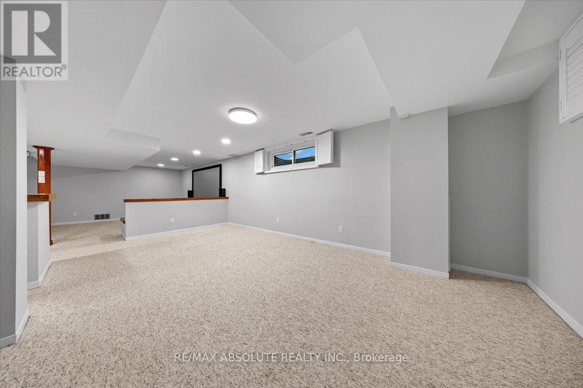 36 Beverly Street, Ottawa, Ontario  K2S 0S2 - Photo 32 - X12135485