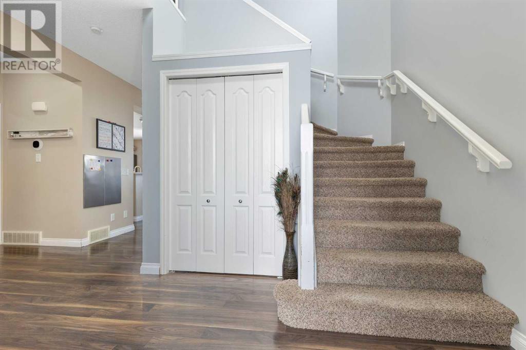 71 Westmount Circle, Okotoks, Alberta  T1S 0B7 - Photo 3 - A2207467