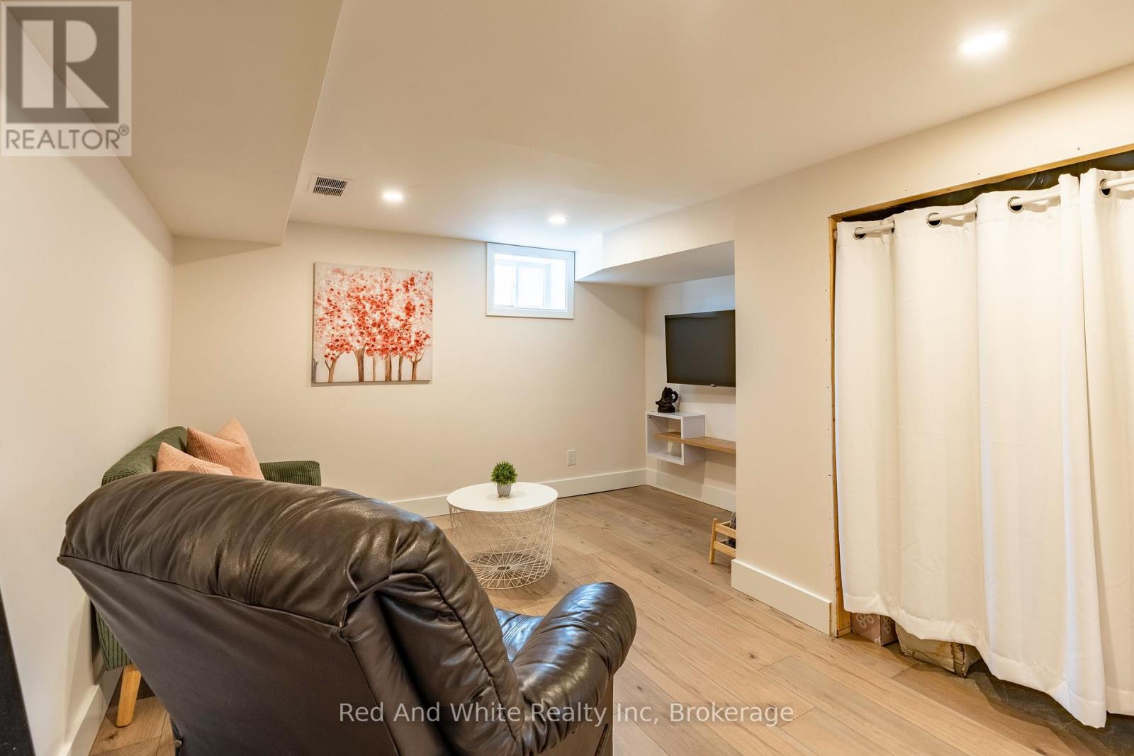227 Bridgeport Road E, Waterloo, Ontario  N2J 2K7 - Photo 27 - X12139700