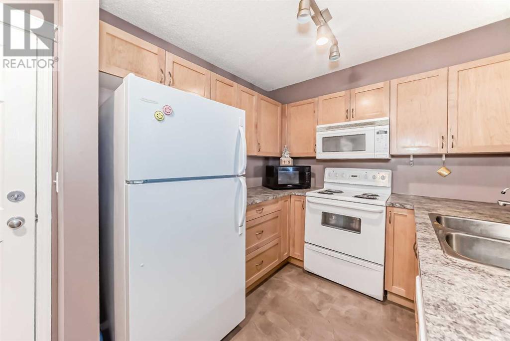 Property at 9119, 70 Panamount Drive NW image 5