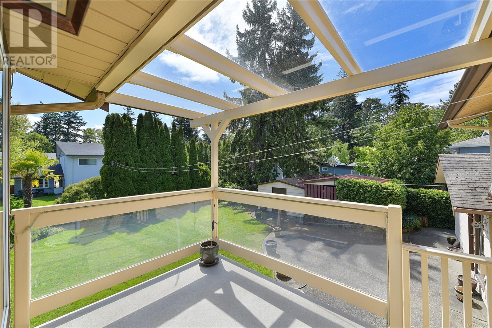 1123 Jolivet Cres, Saanich, British Columbia  V8X 3P3 - Photo 14 - 999253