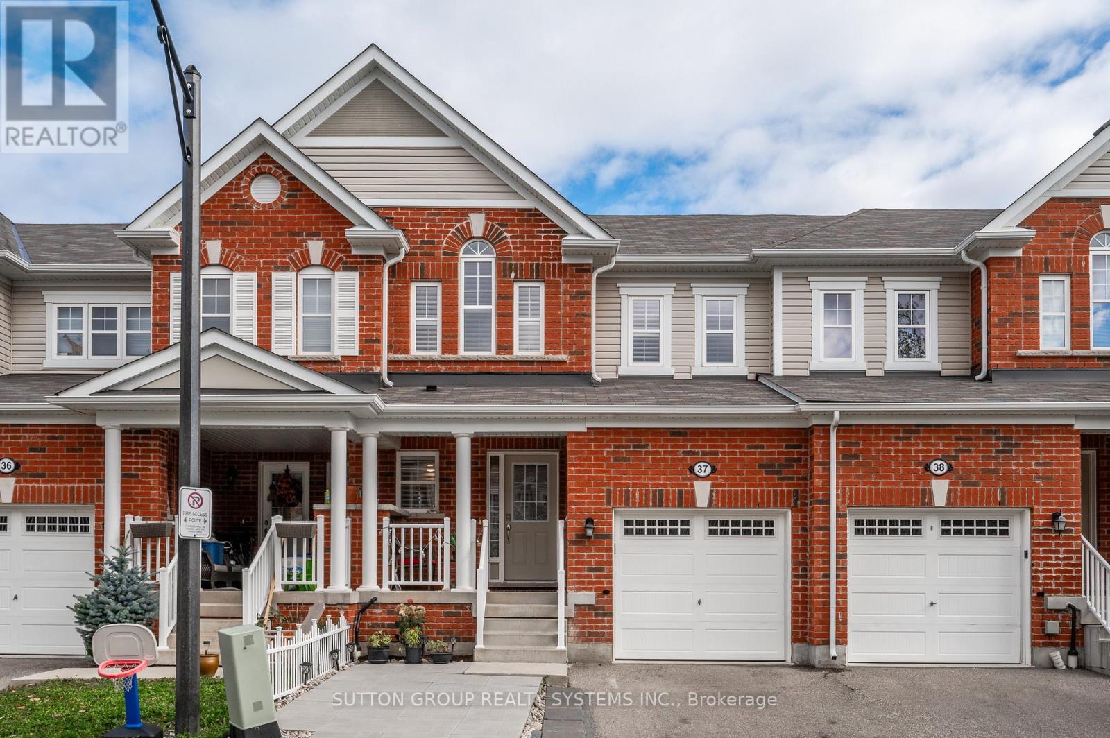 Property at 37 - 230 AVONSYDE BOULEVARD E image 2