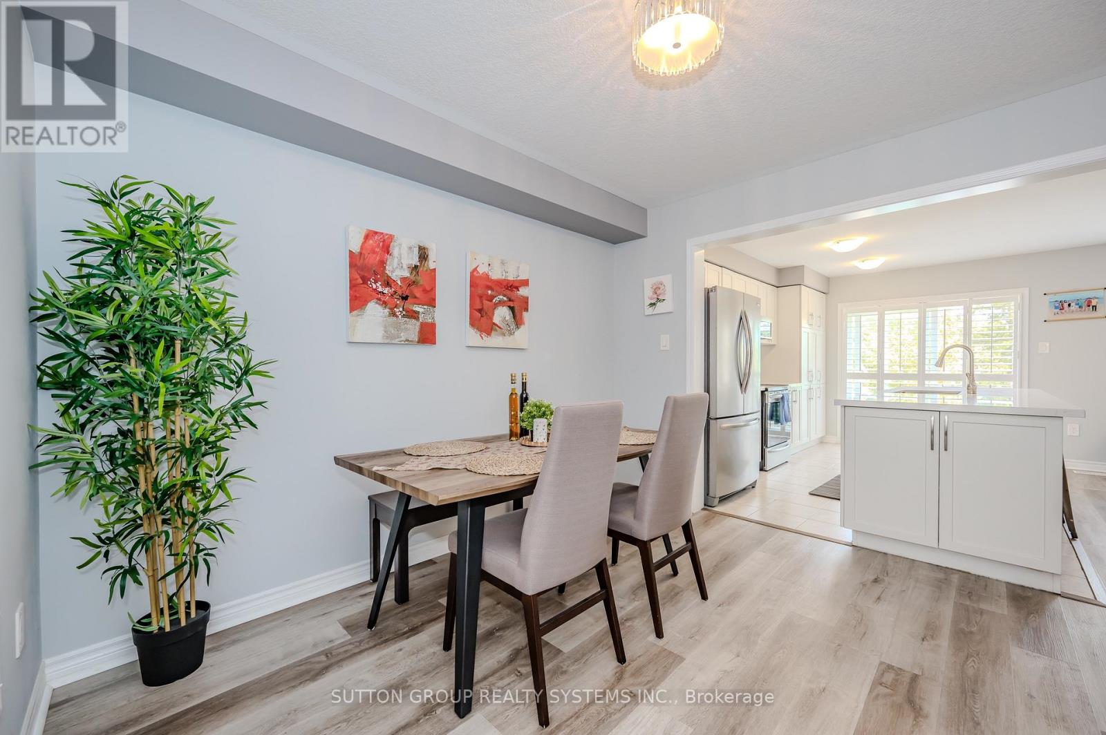 Property at 37 - 230 AVONSYDE BOULEVARD E image 5