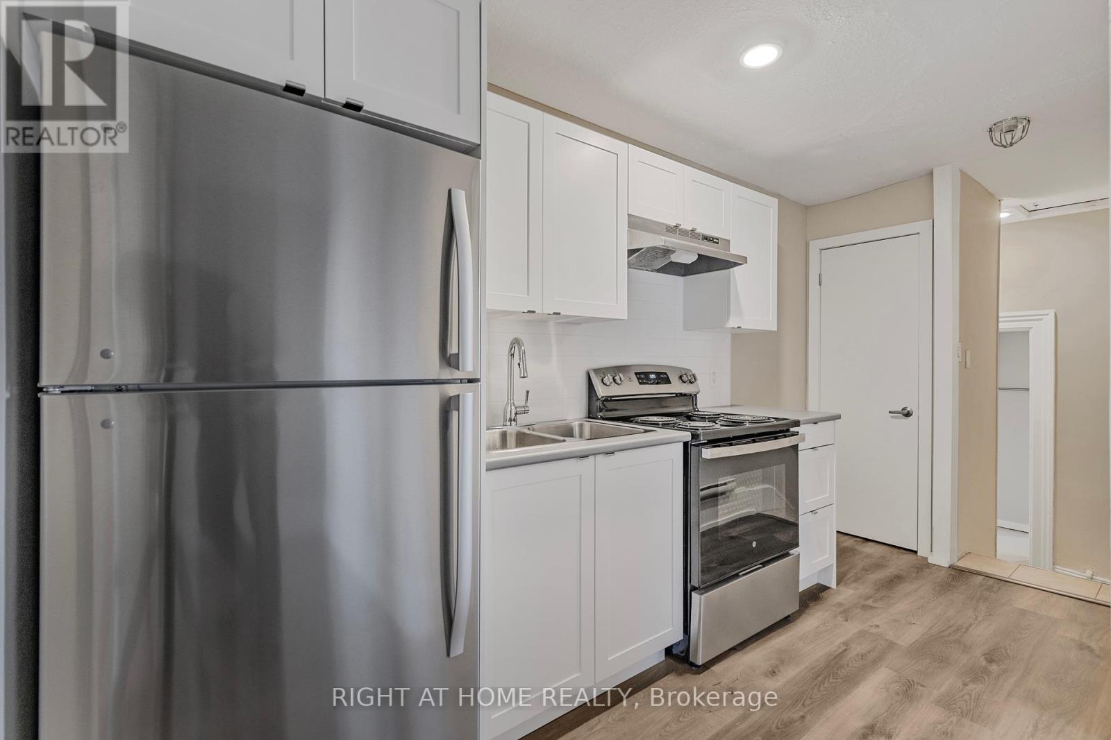 10 - 82 Welland Avenue, St. Catharines, Ontario  L2R 2N1 - Photo 2 - X12130452