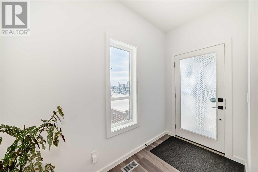 10 Lucas Terrace Nw, Calgary, Alberta  T3P 1P9 - Photo 2 - A2219293