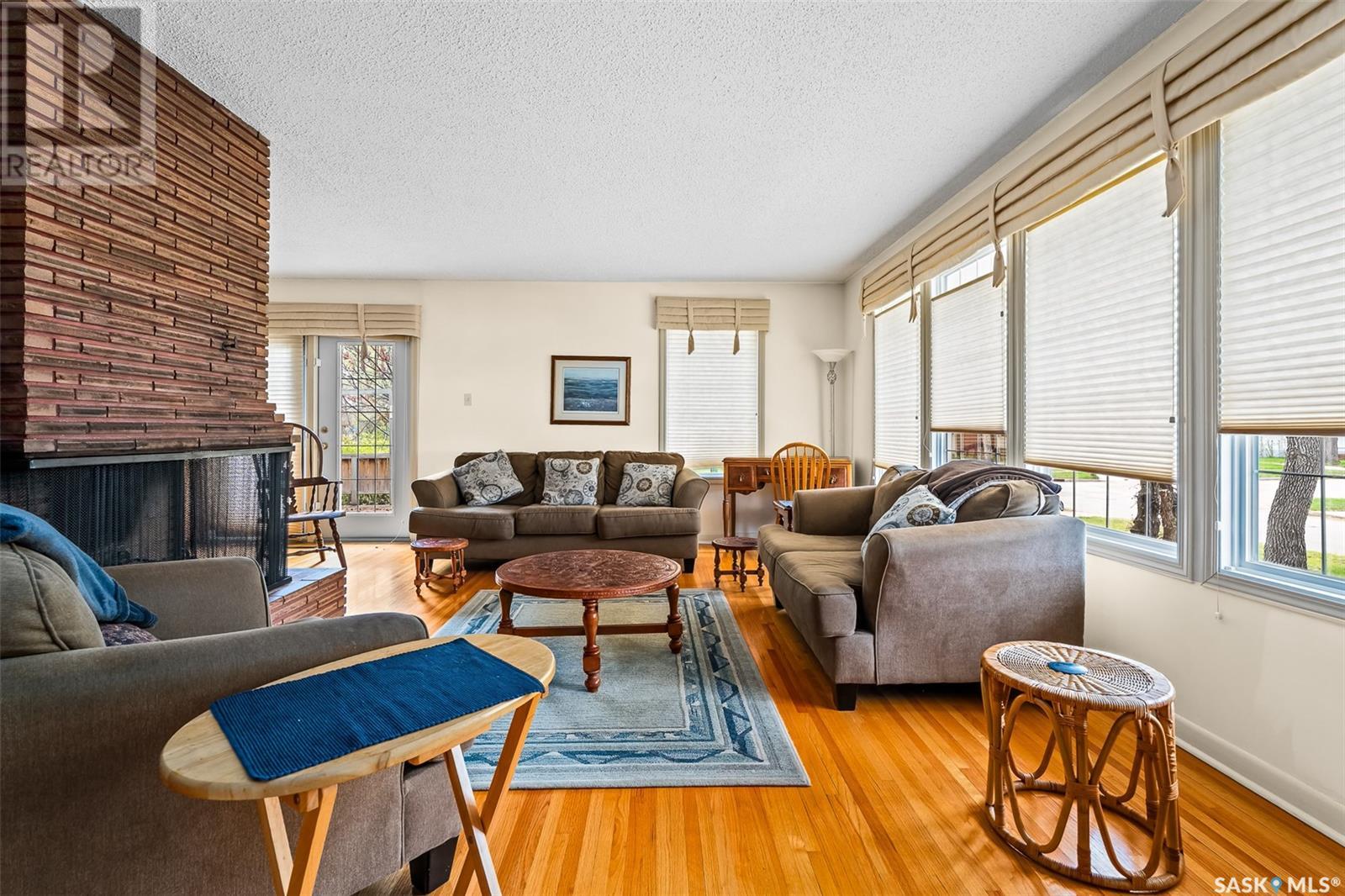 Property at 1011 3rd AVENUE NE image 3
