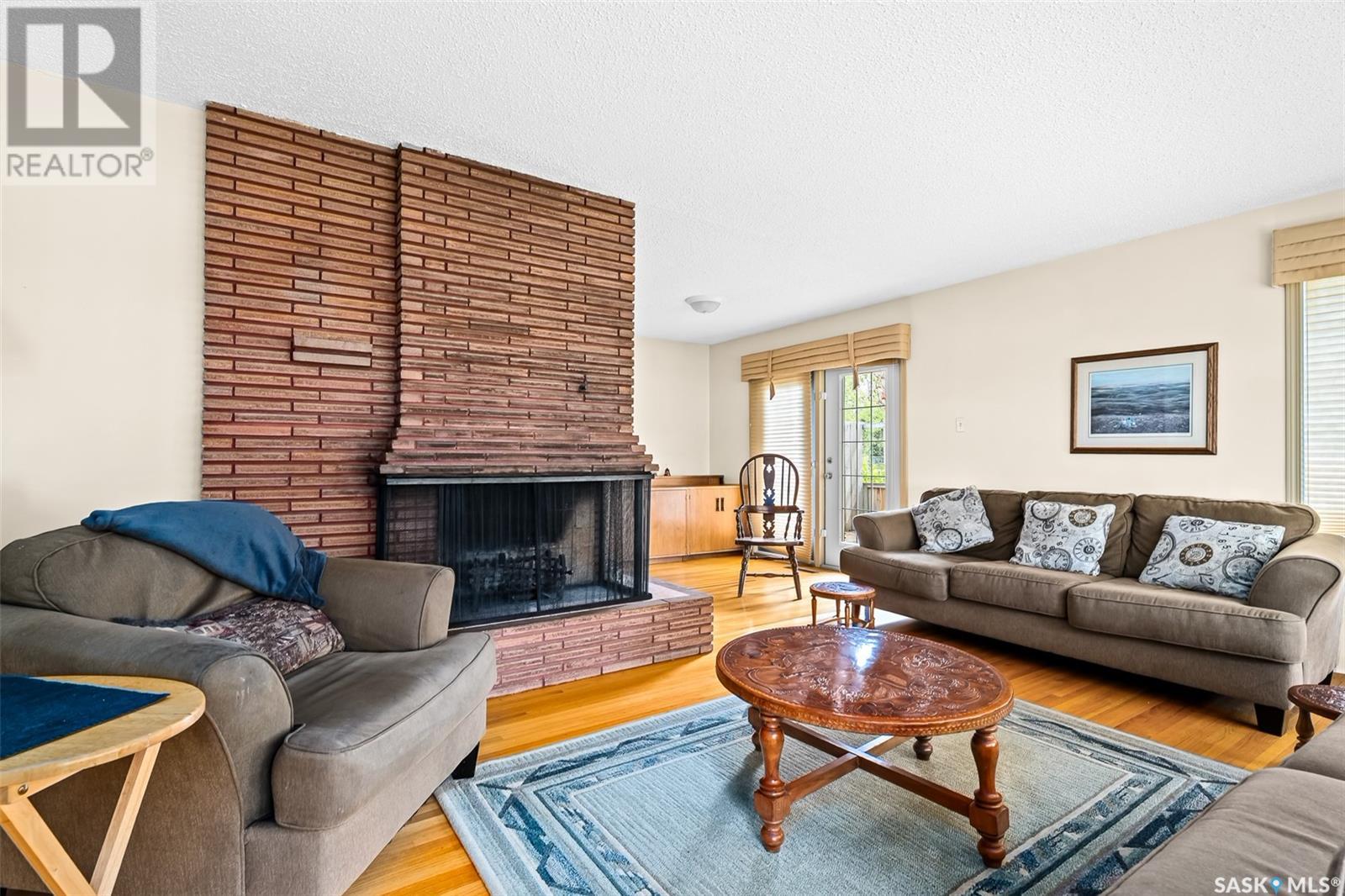 Property at 1011 3rd AVENUE NE image 4