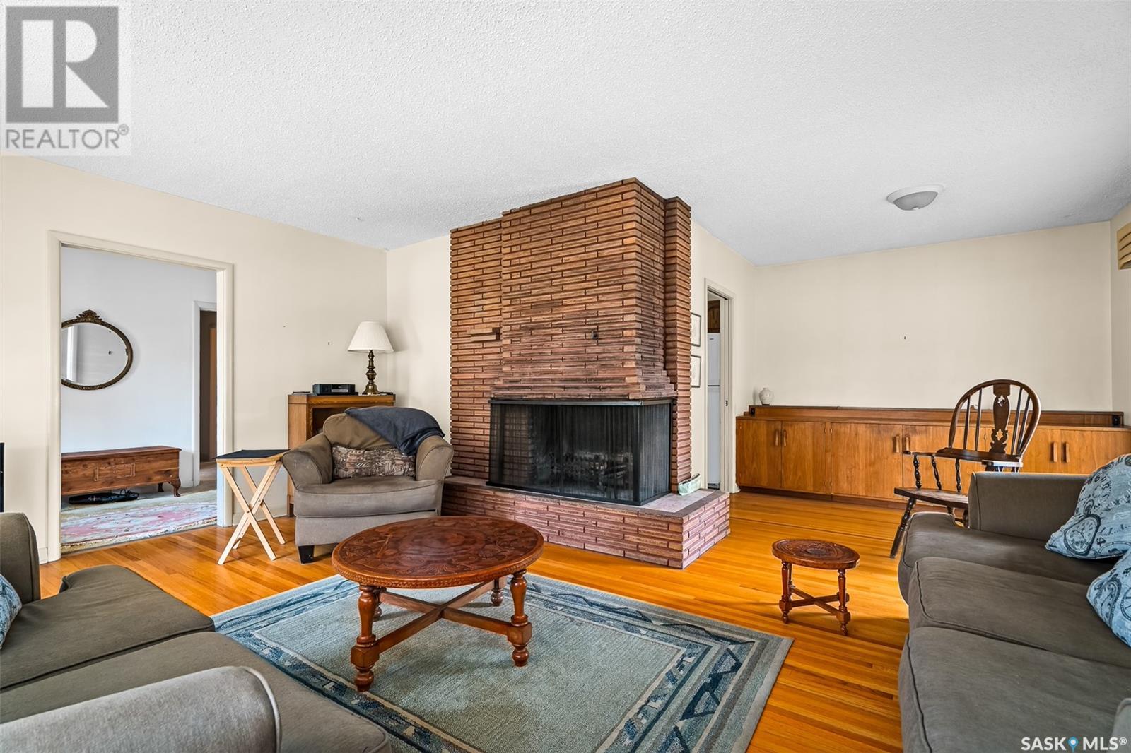 Property at 1011 3rd AVENUE NE image 5