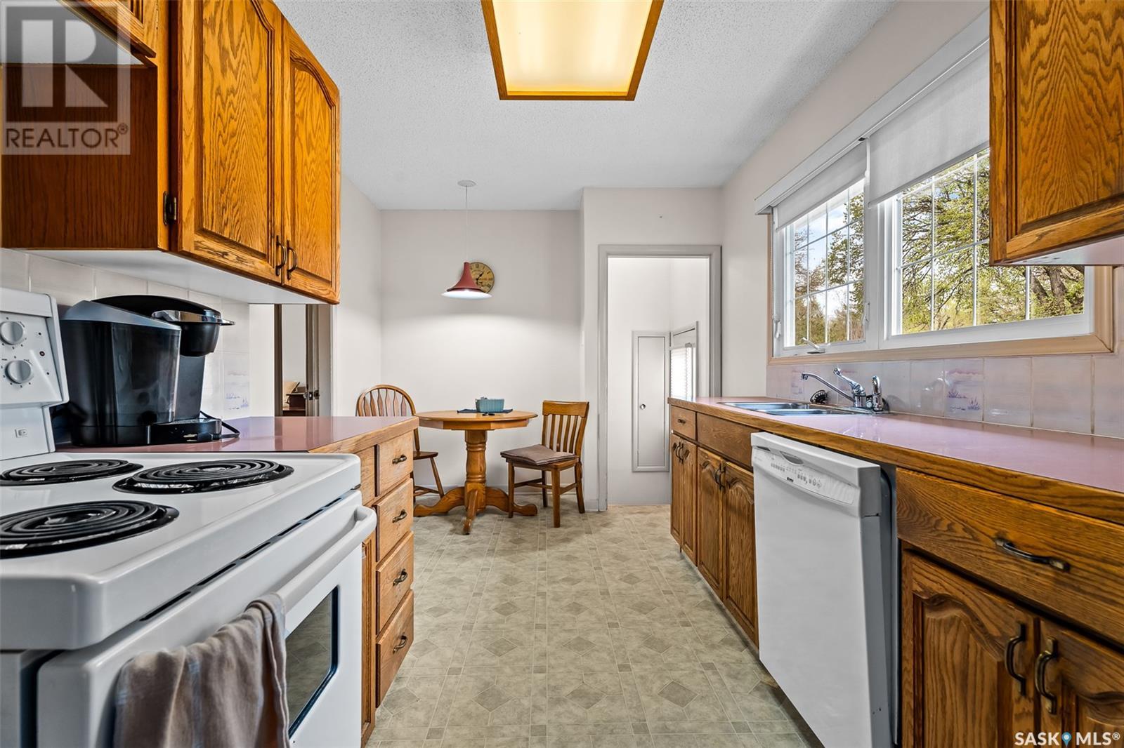 1011 3rd Avenue Ne, Moose Jaw, Saskatchewan  S6H 1E6 - Photo 8 - SK005287
