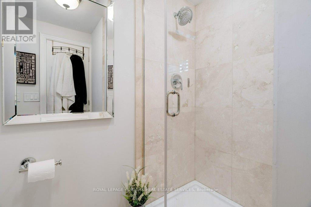360 Cosburn Crescent, Burlington, Ontario  L7L 2W4 - Photo 29 - W12139712