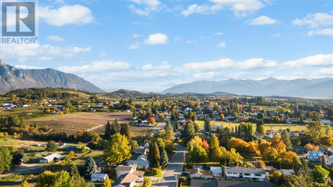 2424 Crawford Street, Creston, British Columbia  V0B 1G5 - Photo 4 - 10347316