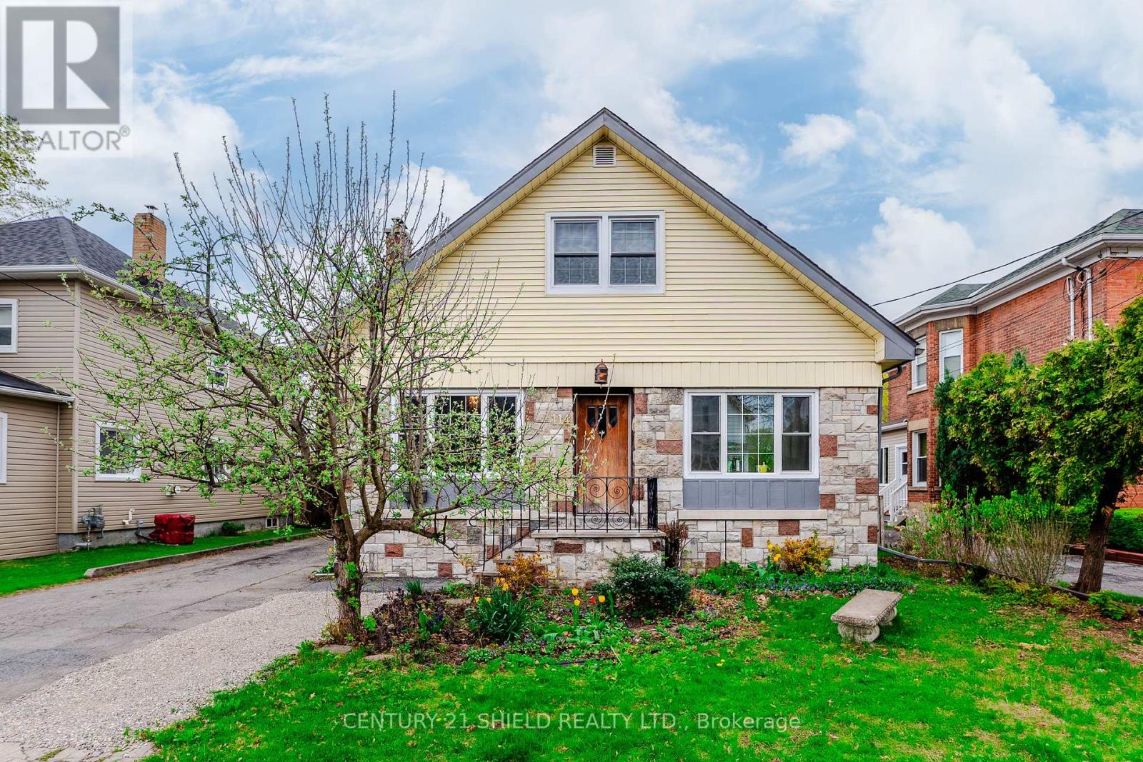 Property at 114 GLOUCESTER STREET N image 2