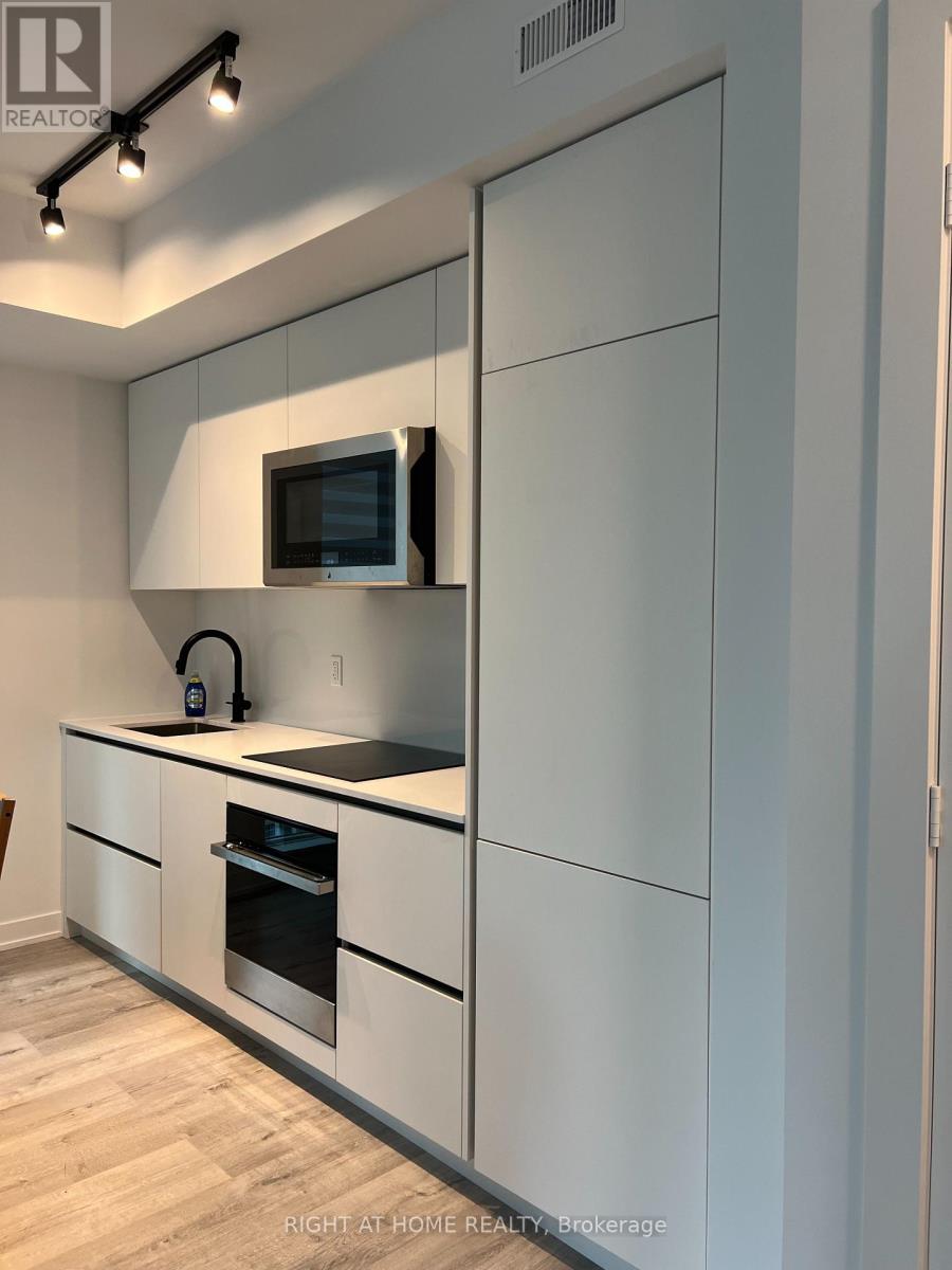 1703 - 327 King Street W, Toronto, Ontario  M5V 0W7 - Photo 11 - C12139750