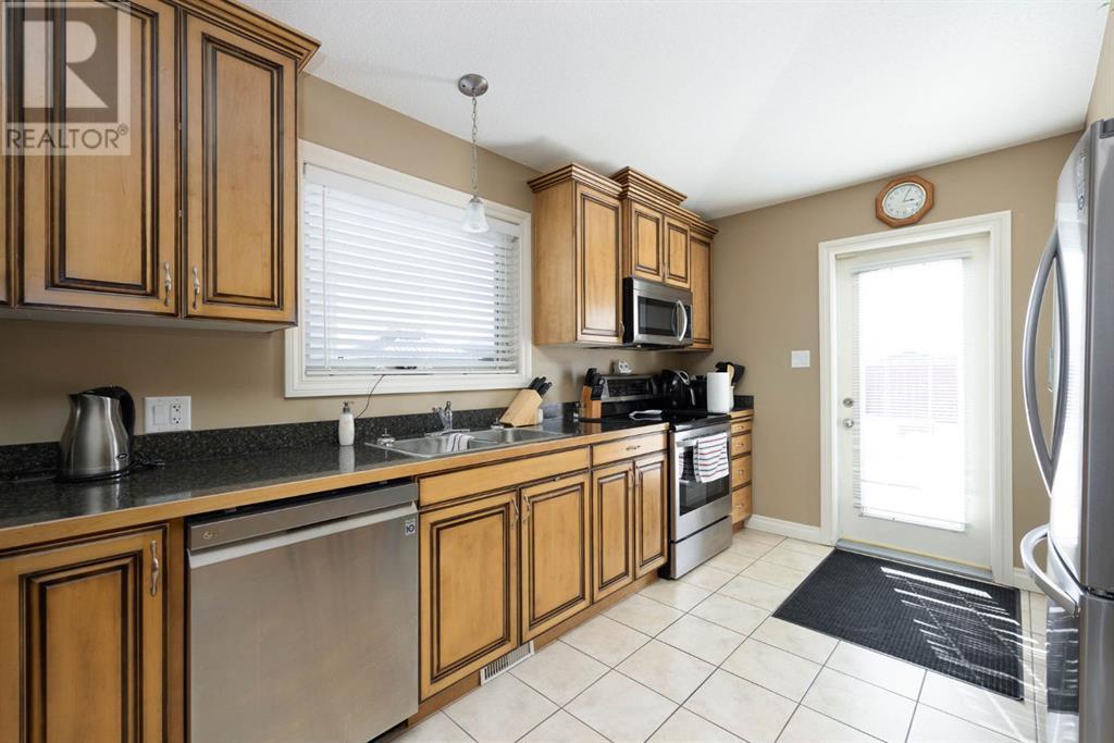 Property at 549 Walnut Crescent image 5