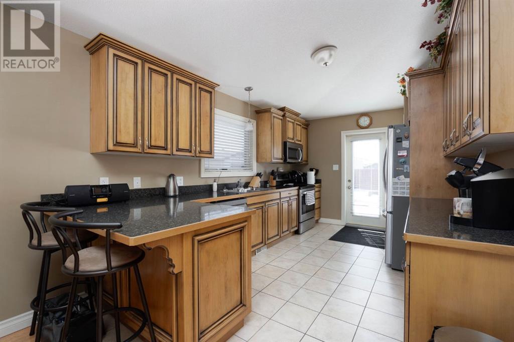 Property at 549 Walnut Crescent image 3