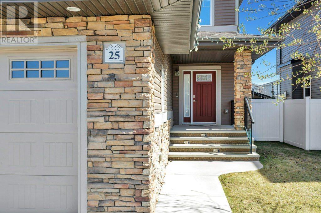 Property at 25 Lazaro Close image 2