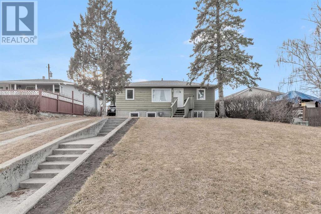 Property at 4107 67 Street NW image 3