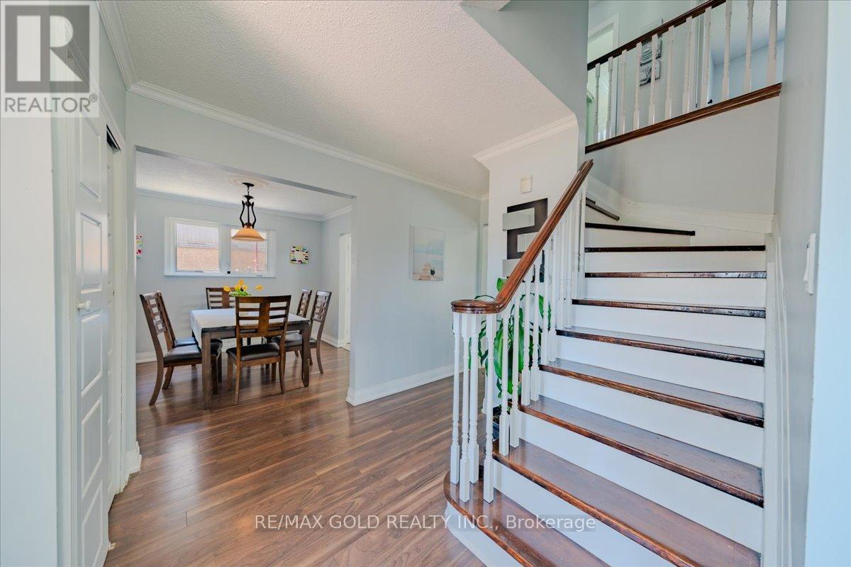 18 Markham Street, Brampton, Ontario  L6S 2X7 - Photo 10 - W12139715