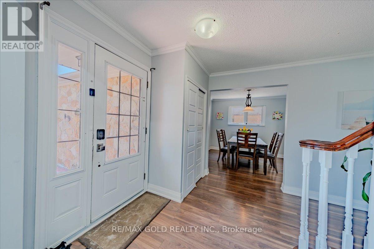 18 Markham Street, Brampton, Ontario  L6S 2X7 - Photo 11 - W12139715