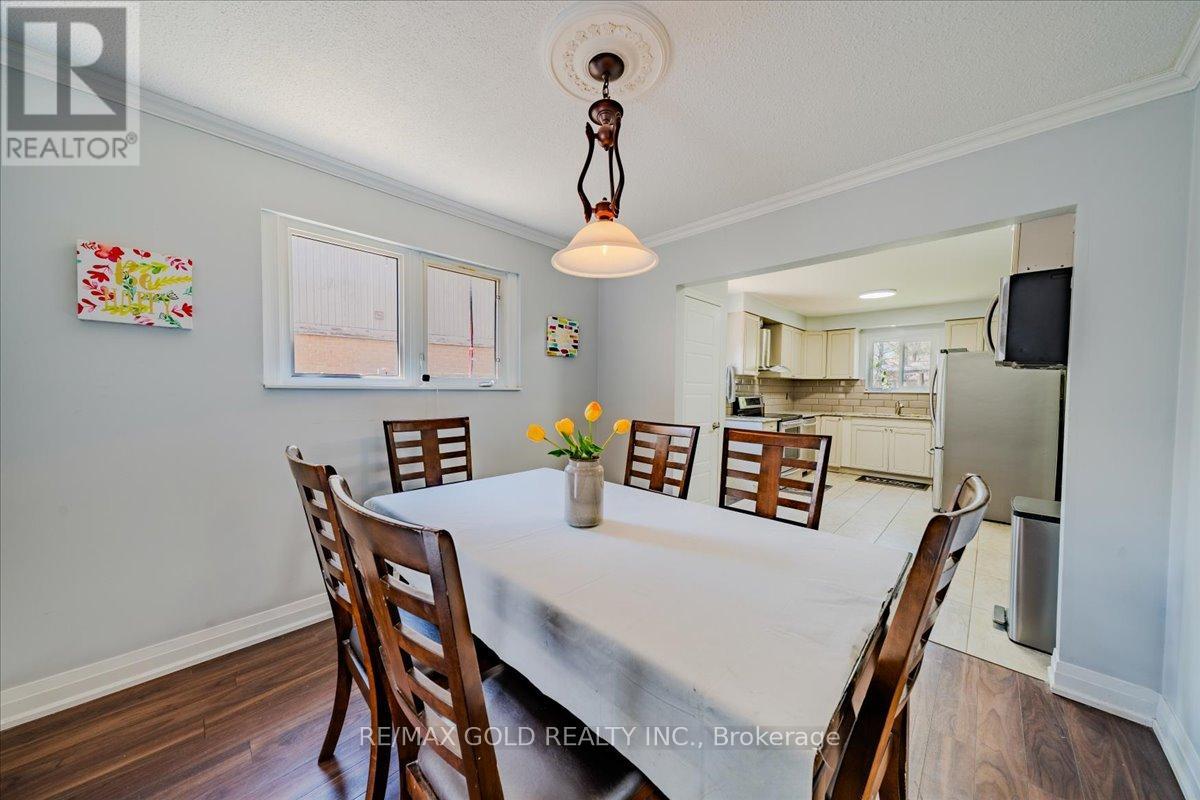 18 Markham Street, Brampton, Ontario  L6S 2X7 - Photo 13 - W12139715