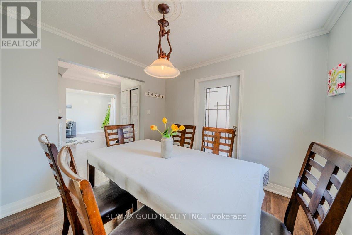 18 Markham Street, Brampton, Ontario  L6S 2X7 - Photo 15 - W12139715