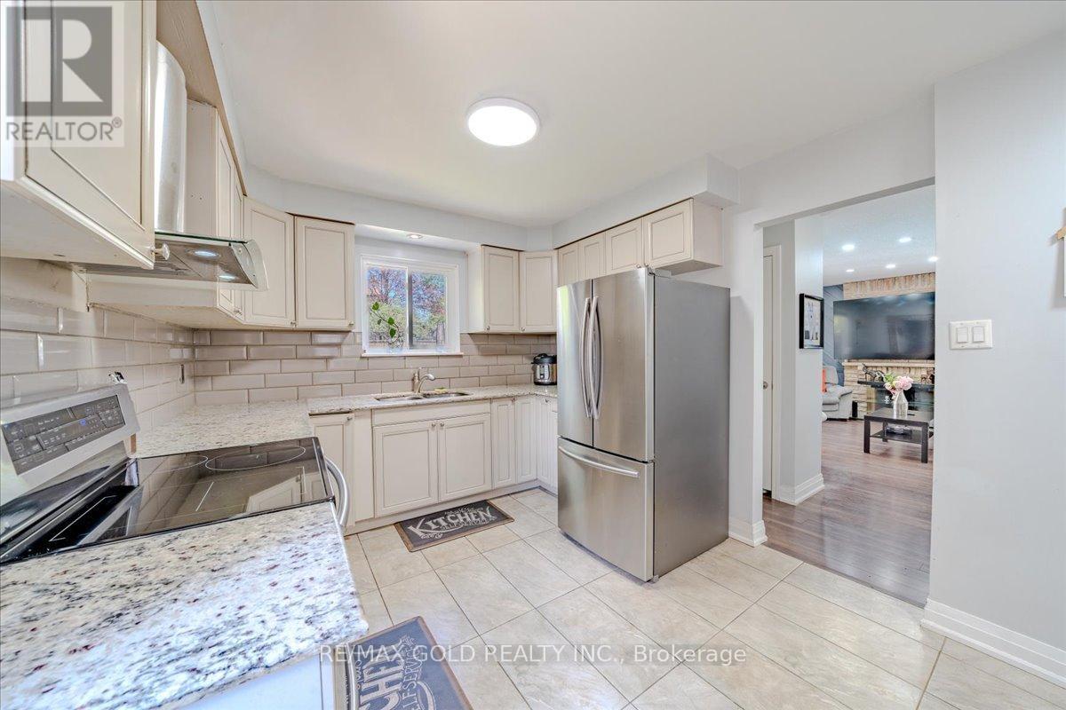 18 Markham Street, Brampton, Ontario  L6S 2X7 - Photo 18 - W12139715