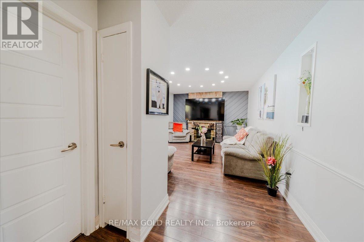 18 Markham Street, Brampton, Ontario  L6S 2X7 - Photo 19 - W12139715