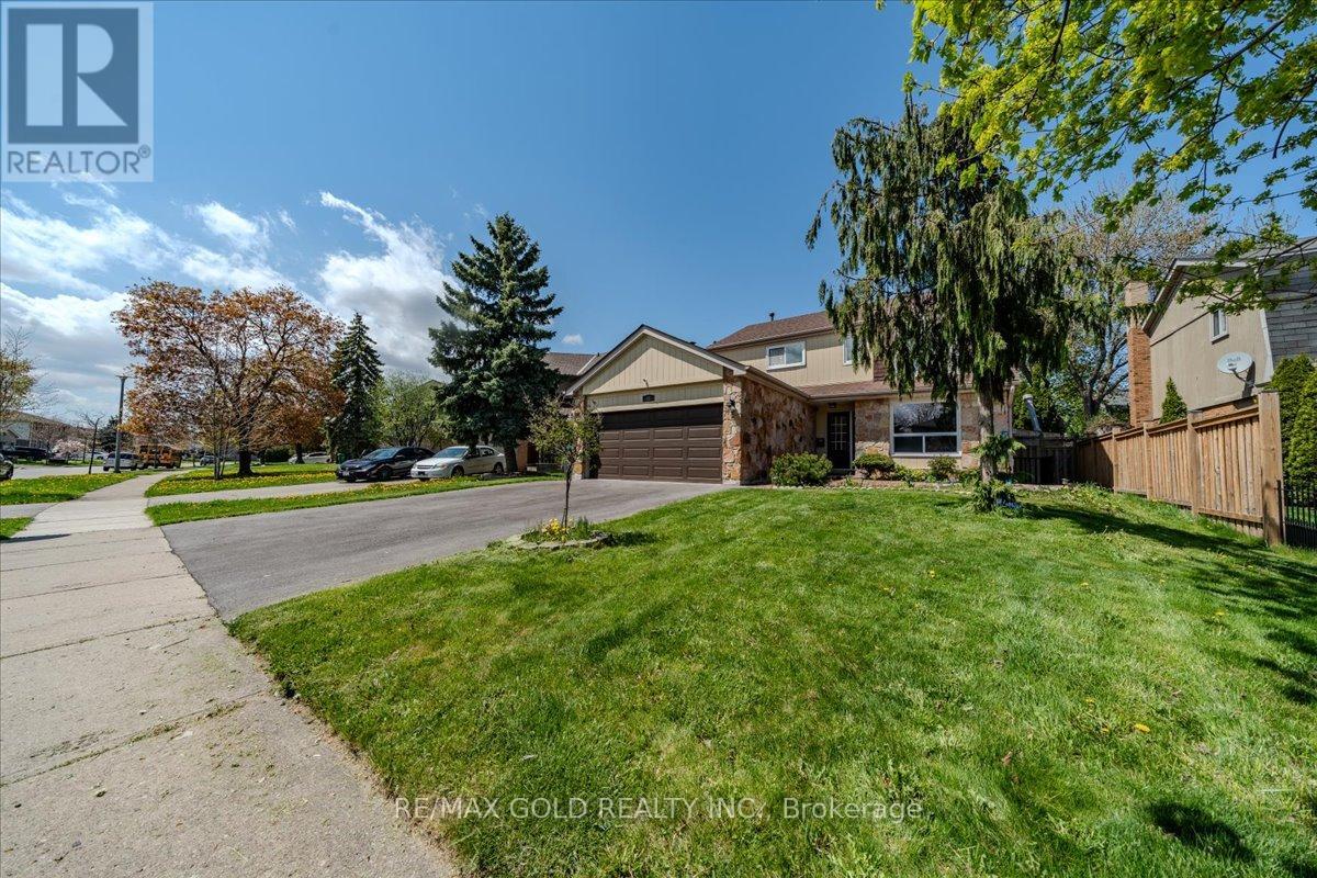 18 Markham Street, Brampton, Ontario  L6S 2X7 - Photo 2 - W12139715