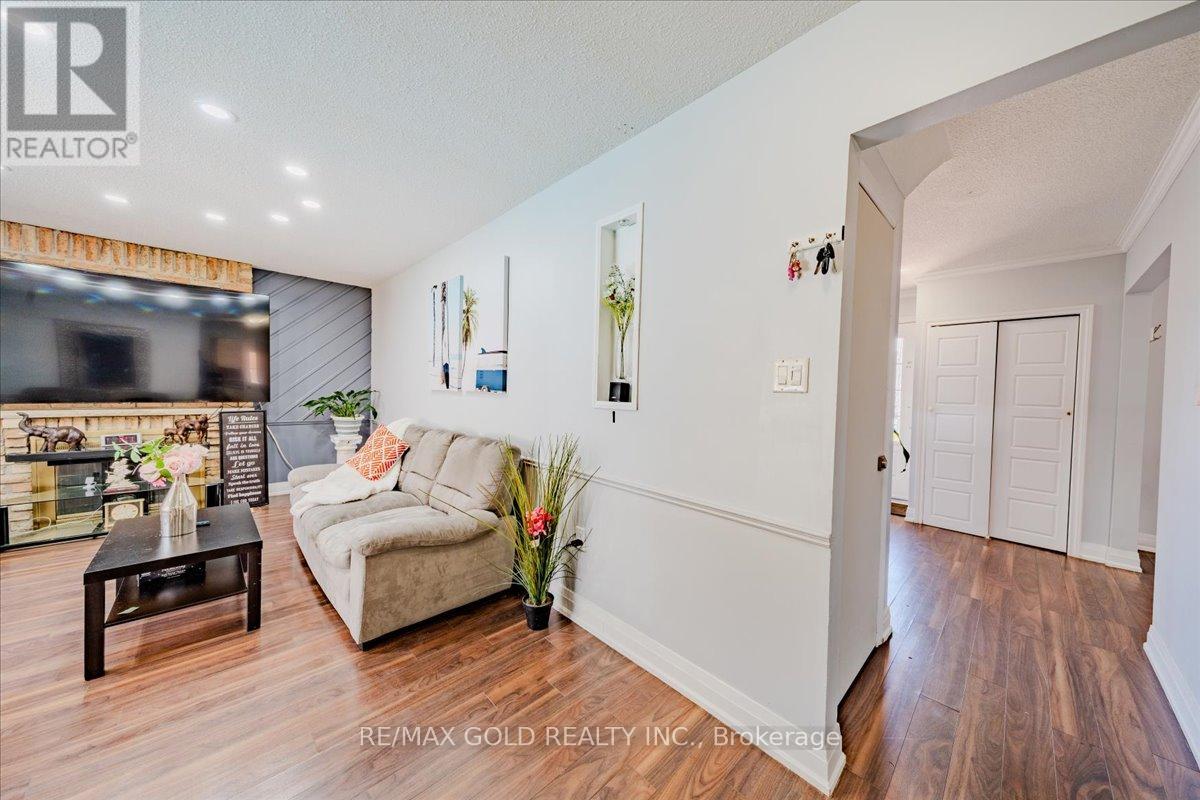 18 Markham Street, Brampton, Ontario  L6S 2X7 - Photo 21 - W12139715