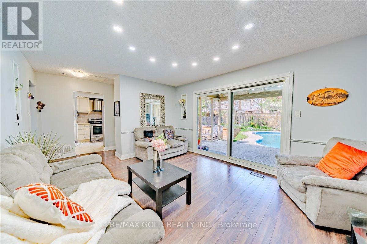 18 Markham Street, Brampton, Ontario  L6S 2X7 - Photo 25 - W12139715