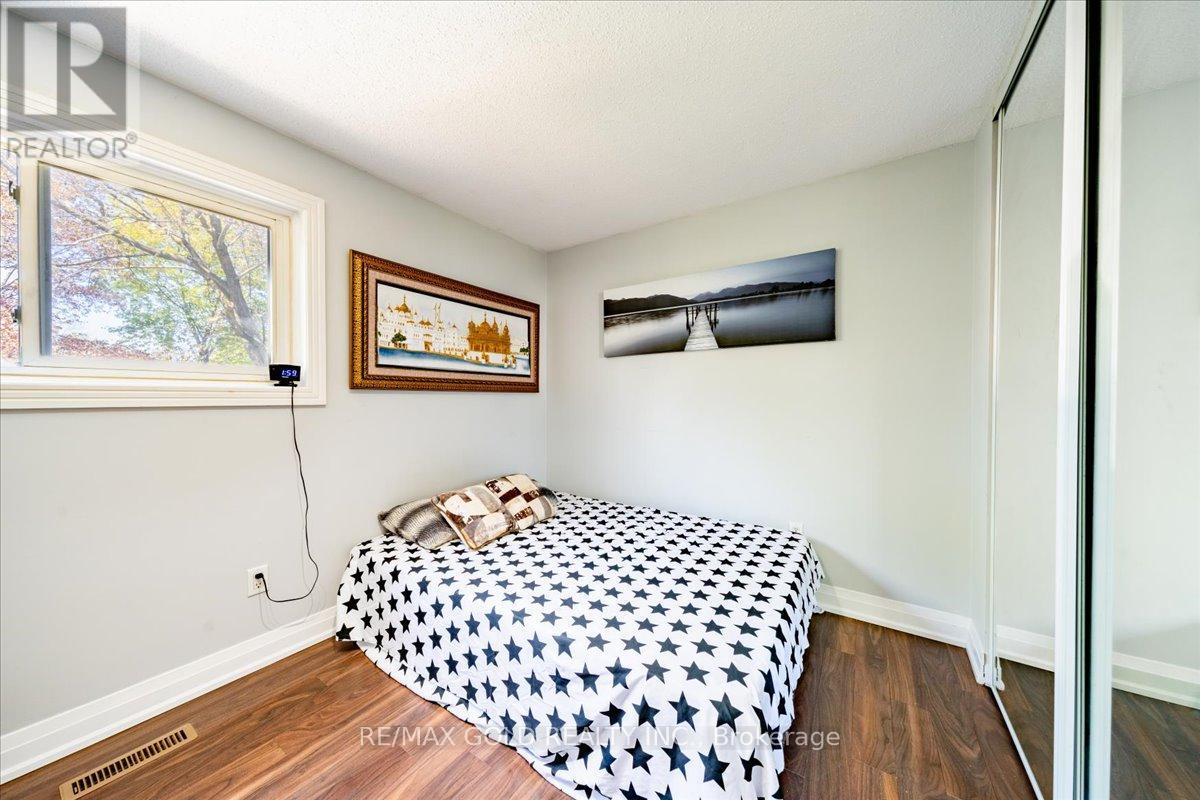 18 Markham Street, Brampton, Ontario  L6S 2X7 - Photo 35 - W12139715