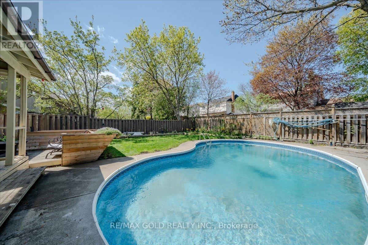 18 Markham Street, Brampton, Ontario  L6S 2X7 - Photo 41 - W12139715