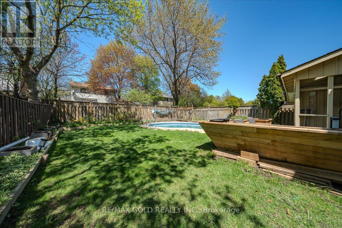 18 Markham Street, Brampton, Ontario  L6S 2X7 - Photo 44 - W12139715