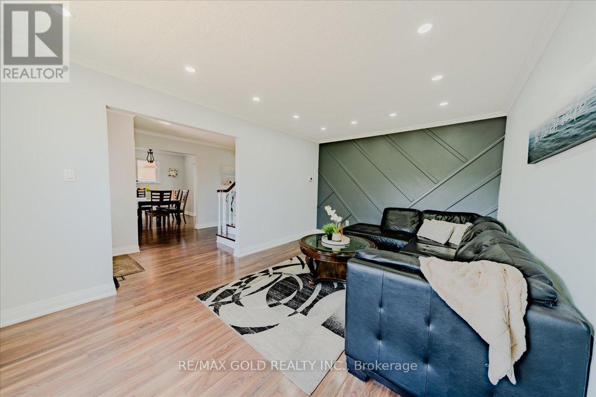 18 Markham Street, Brampton, Ontario  L6S 2X7 - Photo 8 - W12139715