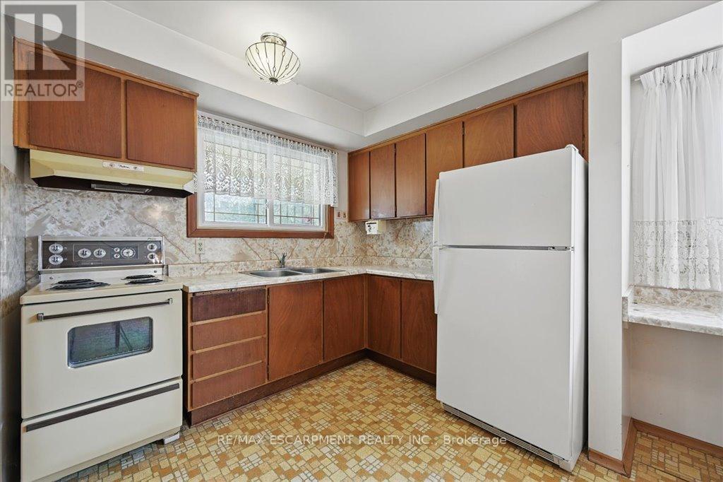 269 Rainbow Drive, Hamilton, Ontario  L8K 4G3 - Photo 15 - X12139713