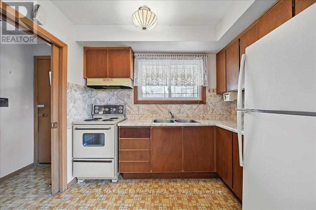 269 Rainbow Drive, Hamilton, Ontario  L8K 4G3 - Photo 16 - X12139713