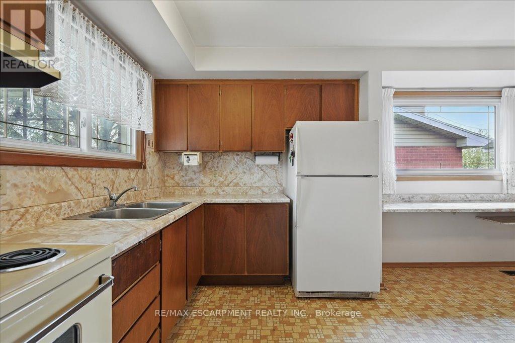 269 Rainbow Drive, Hamilton, Ontario  L8K 4G3 - Photo 17 - X12139713