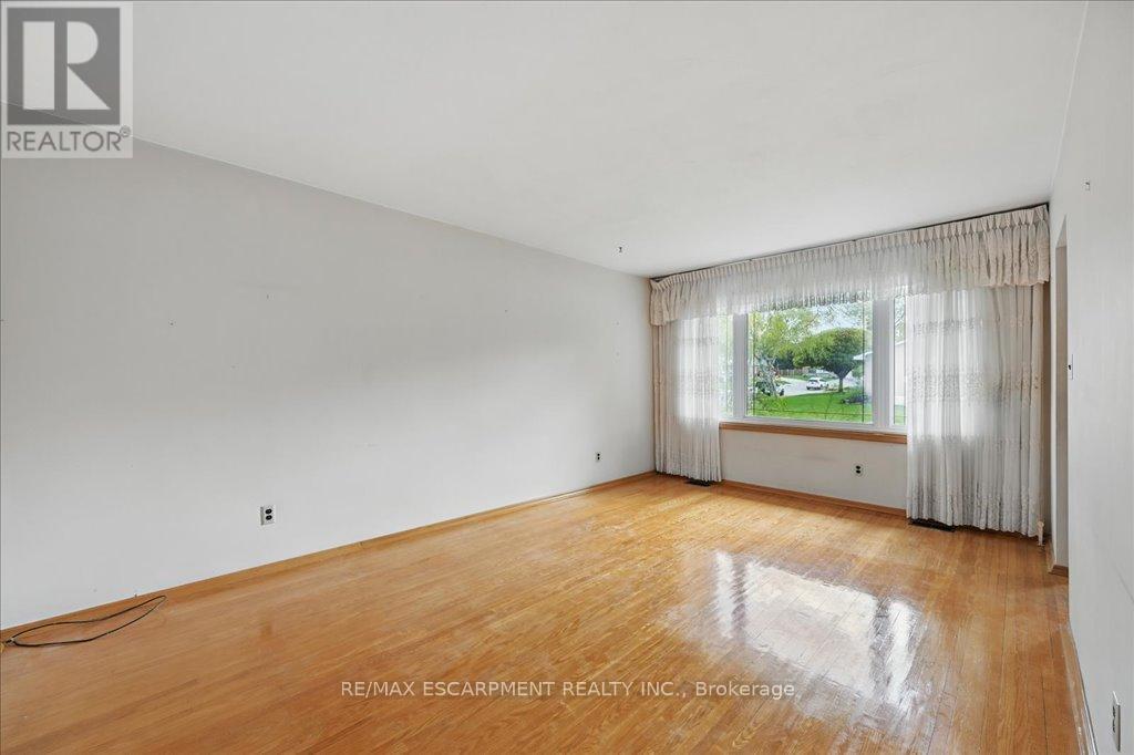 269 Rainbow Drive, Hamilton, Ontario  L8K 4G3 - Photo 6 - X12139713
