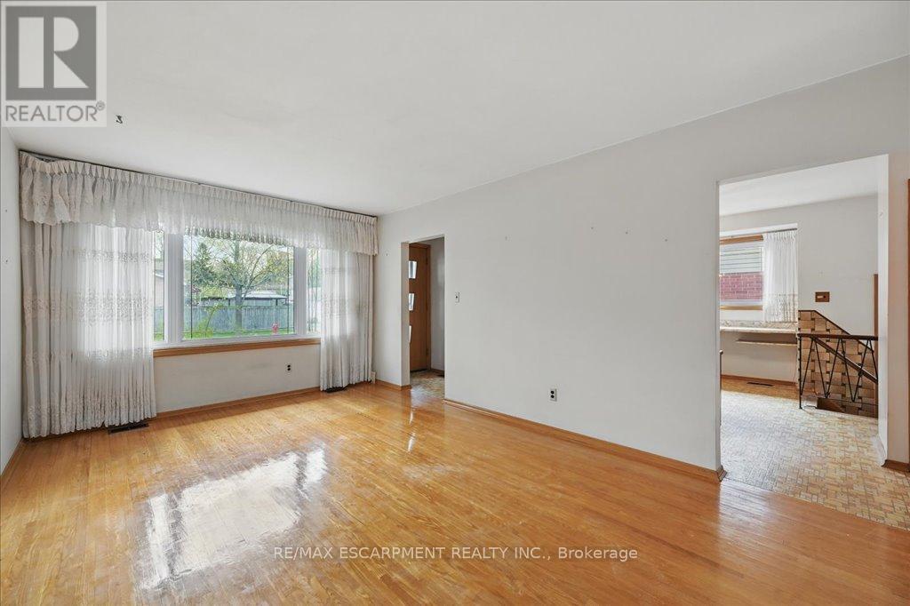 269 Rainbow Drive, Hamilton, Ontario  L8K 4G3 - Photo 7 - X12139713
