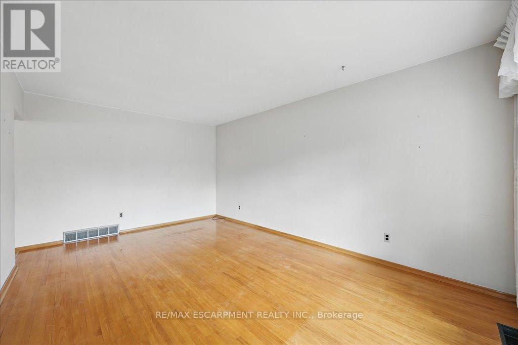 269 Rainbow Drive, Hamilton, Ontario  L8K 4G3 - Photo 8 - X12139713